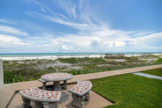 Quiet Vista Del Mar 2 Bedroom Condo Beachfront Property Cocoa Beach Exterior photo