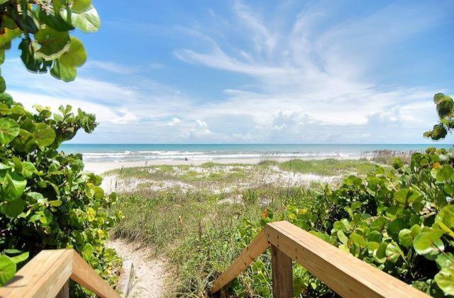 Quiet Vista Del Mar 2 Bedroom Condo Beachfront Property Cocoa Beach Exterior photo