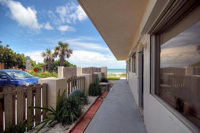 Quiet Vista Del Mar 2 Bedroom Condo Beachfront Property Cocoa Beach Exterior photo